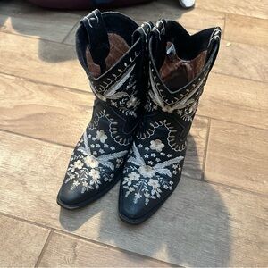Dingo Primrose Floral Embroidered Black Western Boots